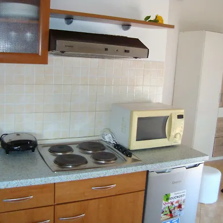 Apartman Manuela شقة *