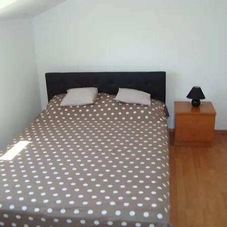 Apartman Manuela شقة *