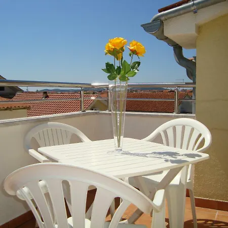 Apartman Manuela شقة *