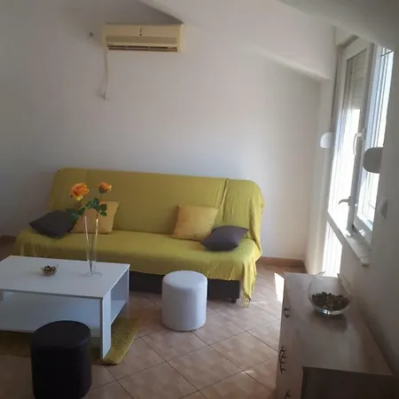 Apartman Manuela شقة *